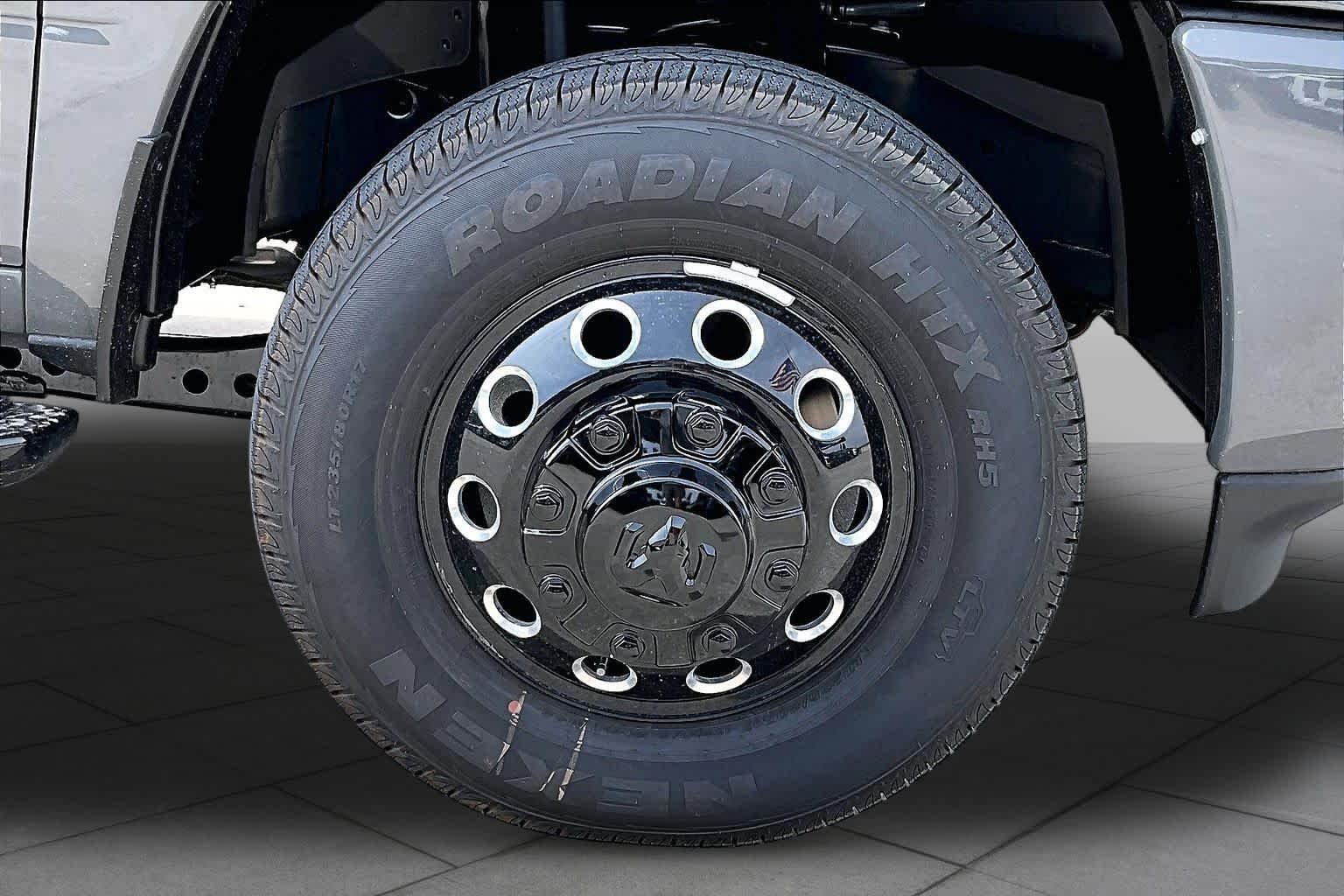 New 2027 Ceramic Gray Clearcoat RAM Big Horn image 11