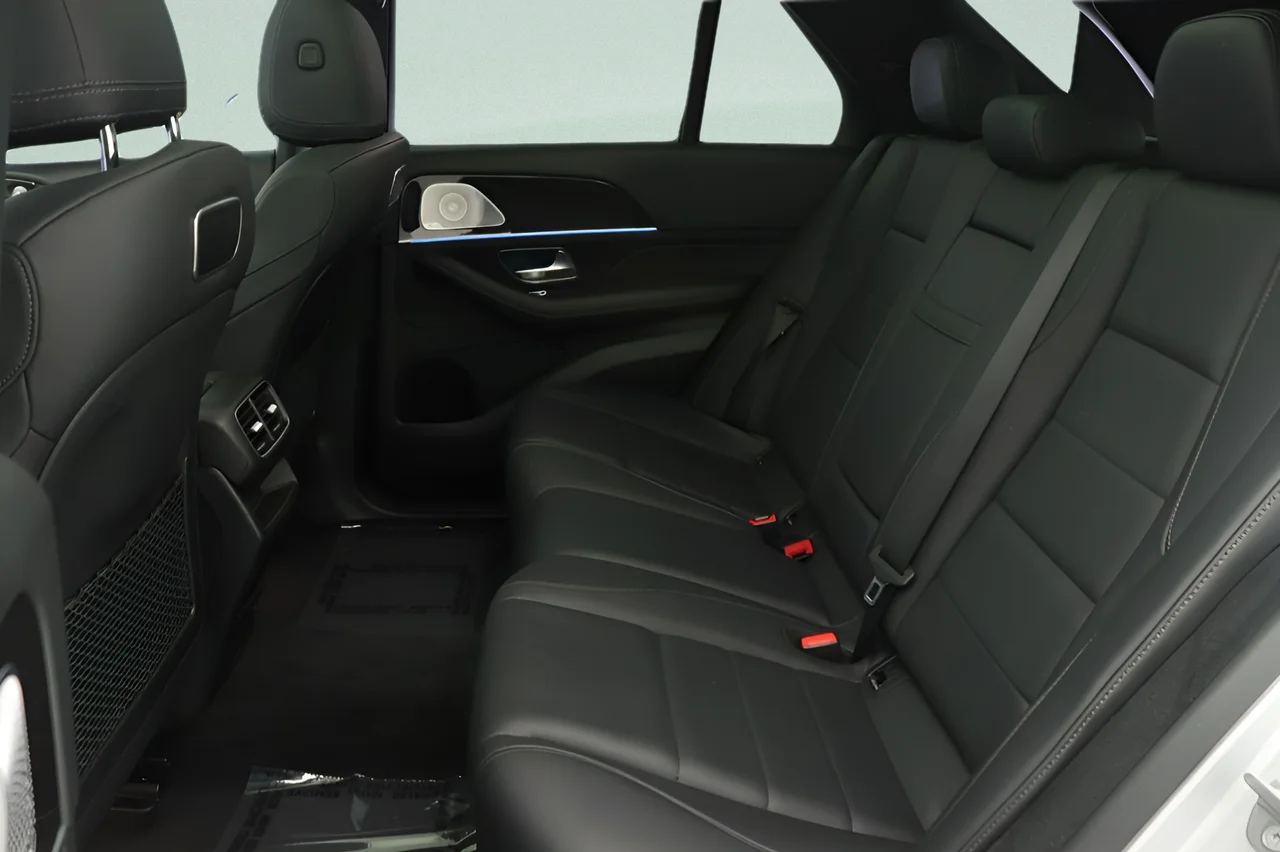 Used 2020 Silver Mercedes-Benz 450 4MATIC® AMG® Package image 31