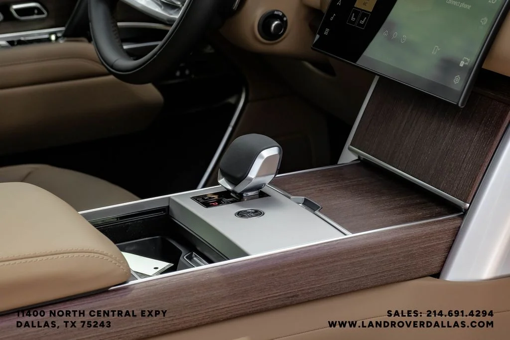 New 2026 Fuji White Land Rover SE image 25