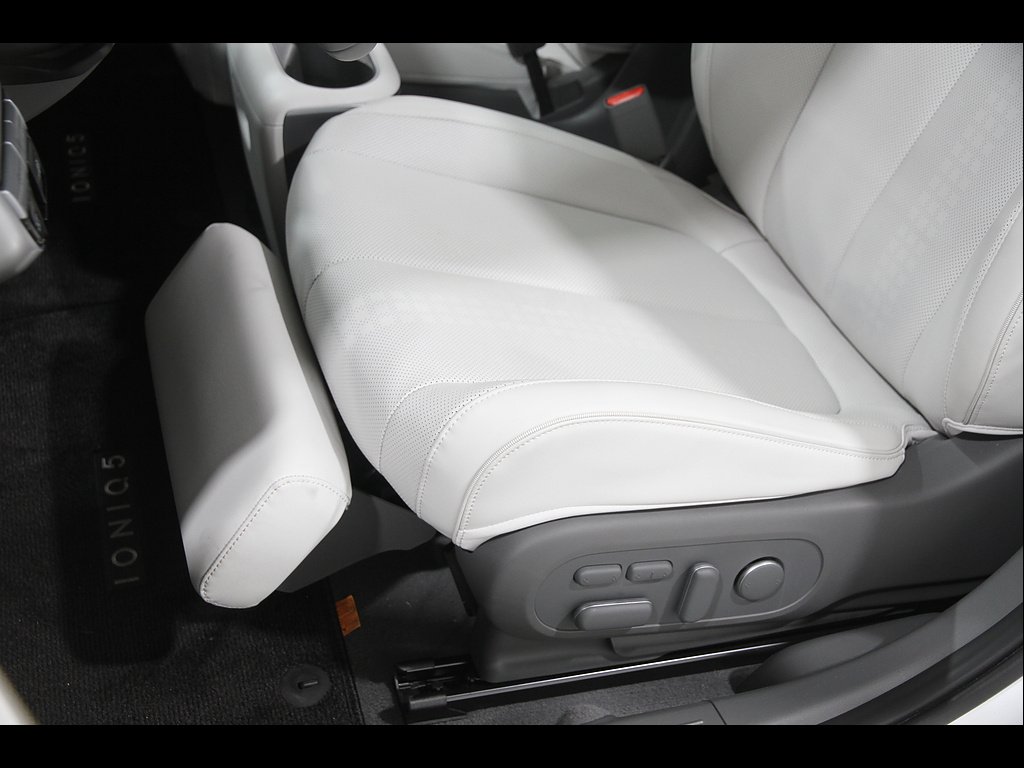 2024 Hyundai IONIQ 5 Limited - Photo 6