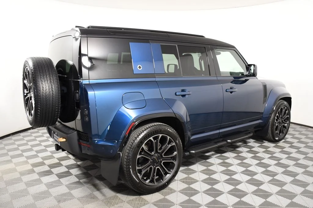 New 2026 Sargasso Blue Land Rover  image 7