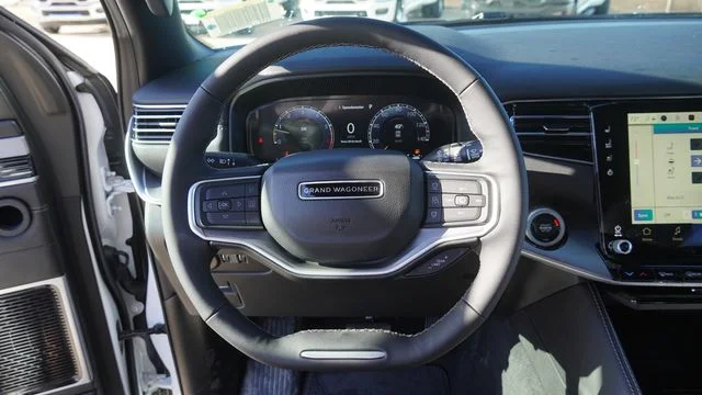 New 2026 Bright White Clear-Coat Exterior Paint Jeep Limited Altitude image 27