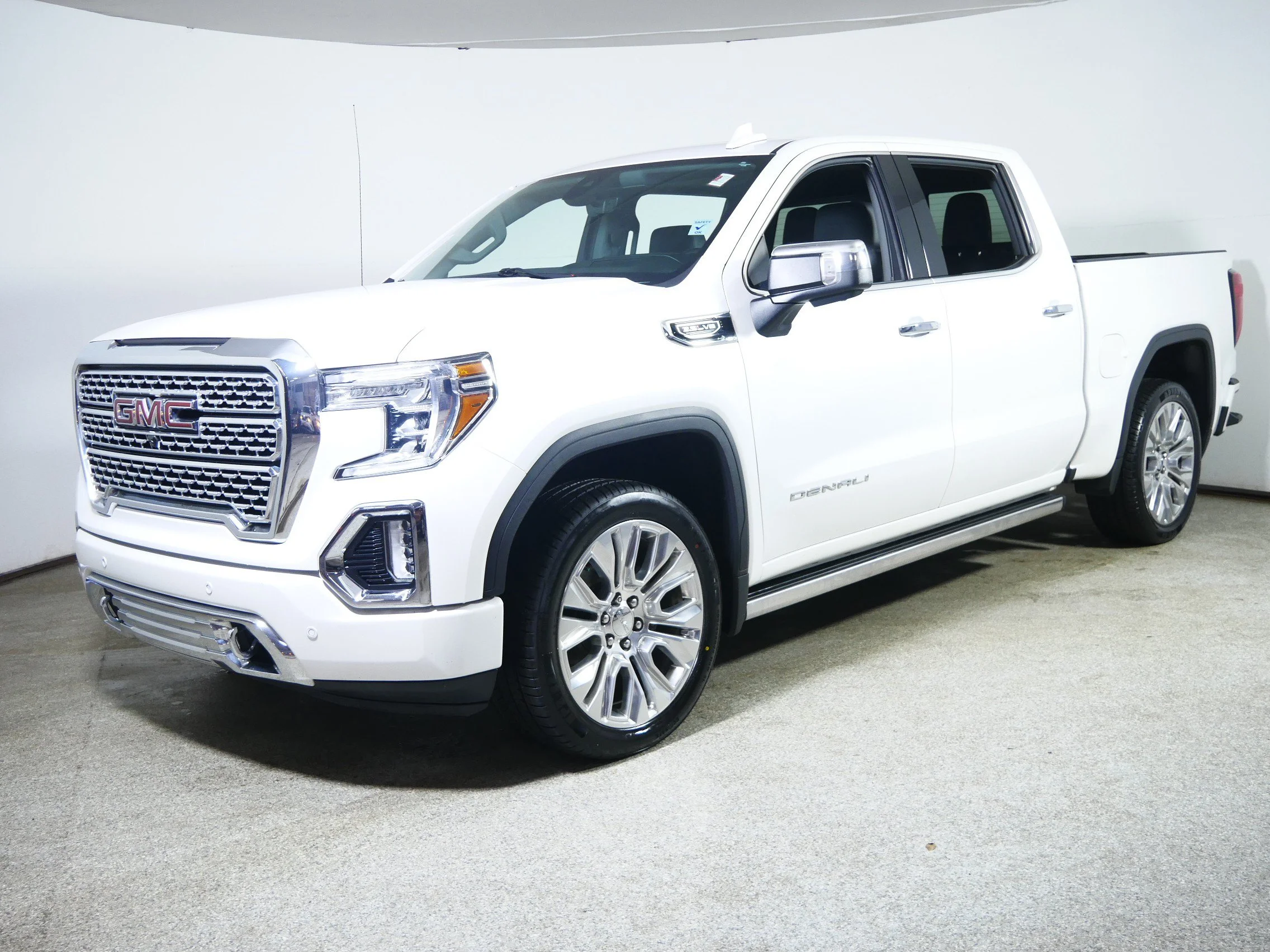 Used 2020 White Frost Tricoat GMC Denali image 3