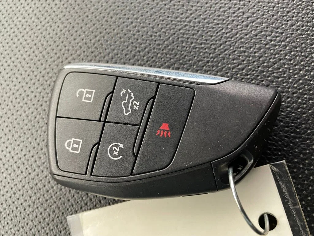 Used 2023 Silver GMC SLT image 36