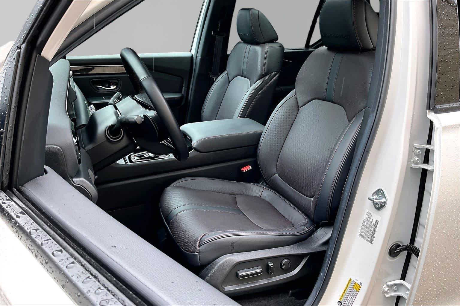 Used 2025 Platinum White Pearl Honda Black Edition image 8