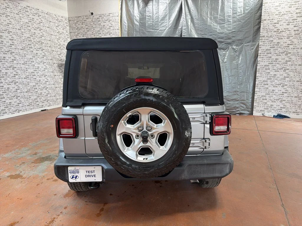 Used 2021 Silver Jeep Unlimited Sport image 6