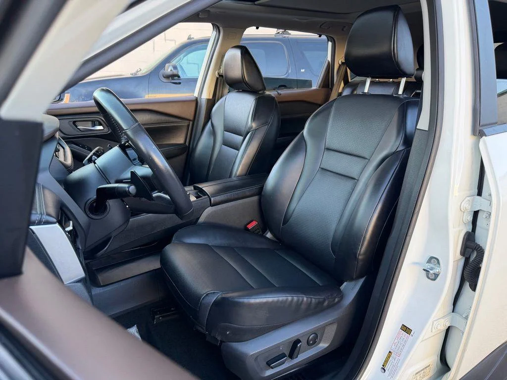 Used 2023 White Nissan SV image 18