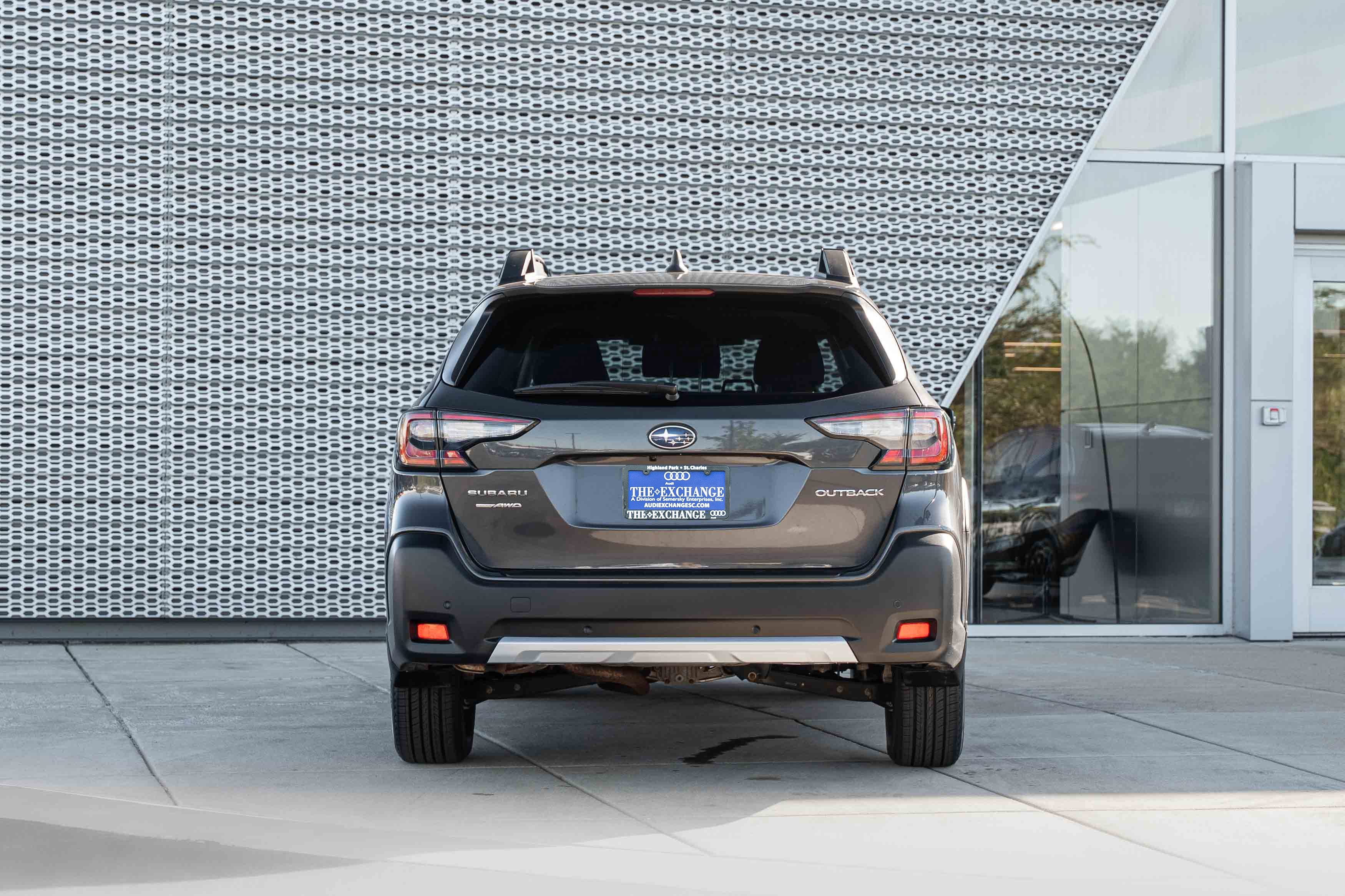 Used 2023 Magnetite Gray Metallic Subaru Limited image 27