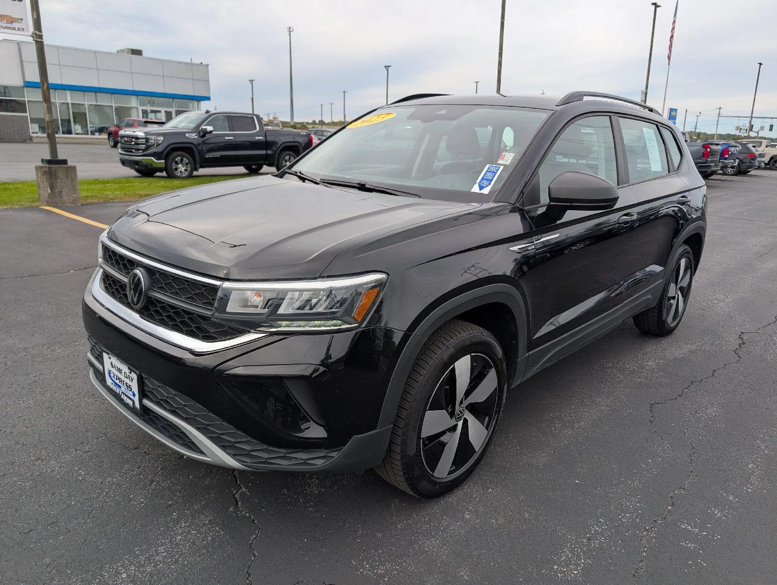 Used 2023  Volkswagen S image 4