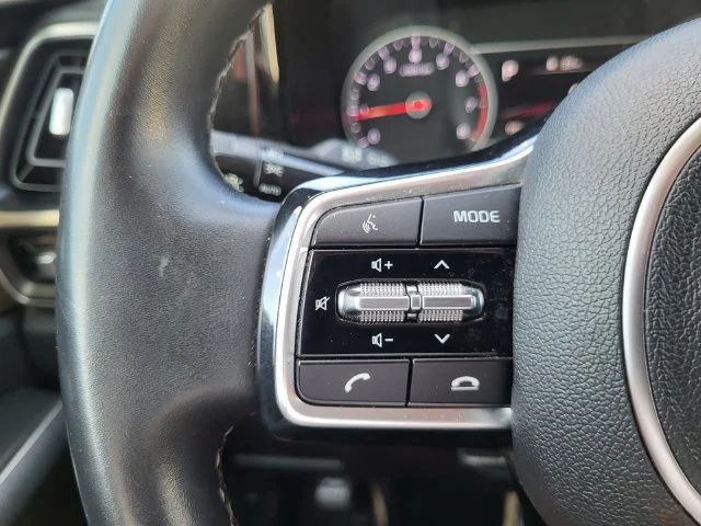 Used 2022 Red Kia S image 23