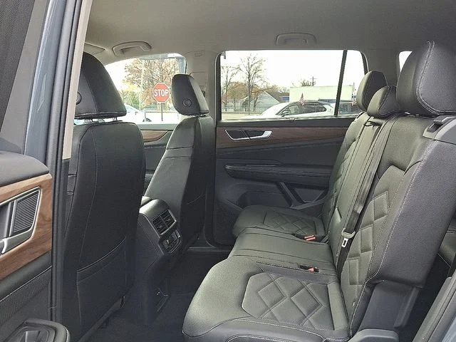New 2026 Black Volkswagen 2.0T SE w/Technology image 6