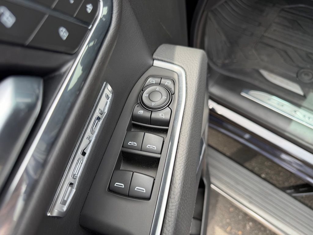 Used 2025 Silver GMC Denali image 13