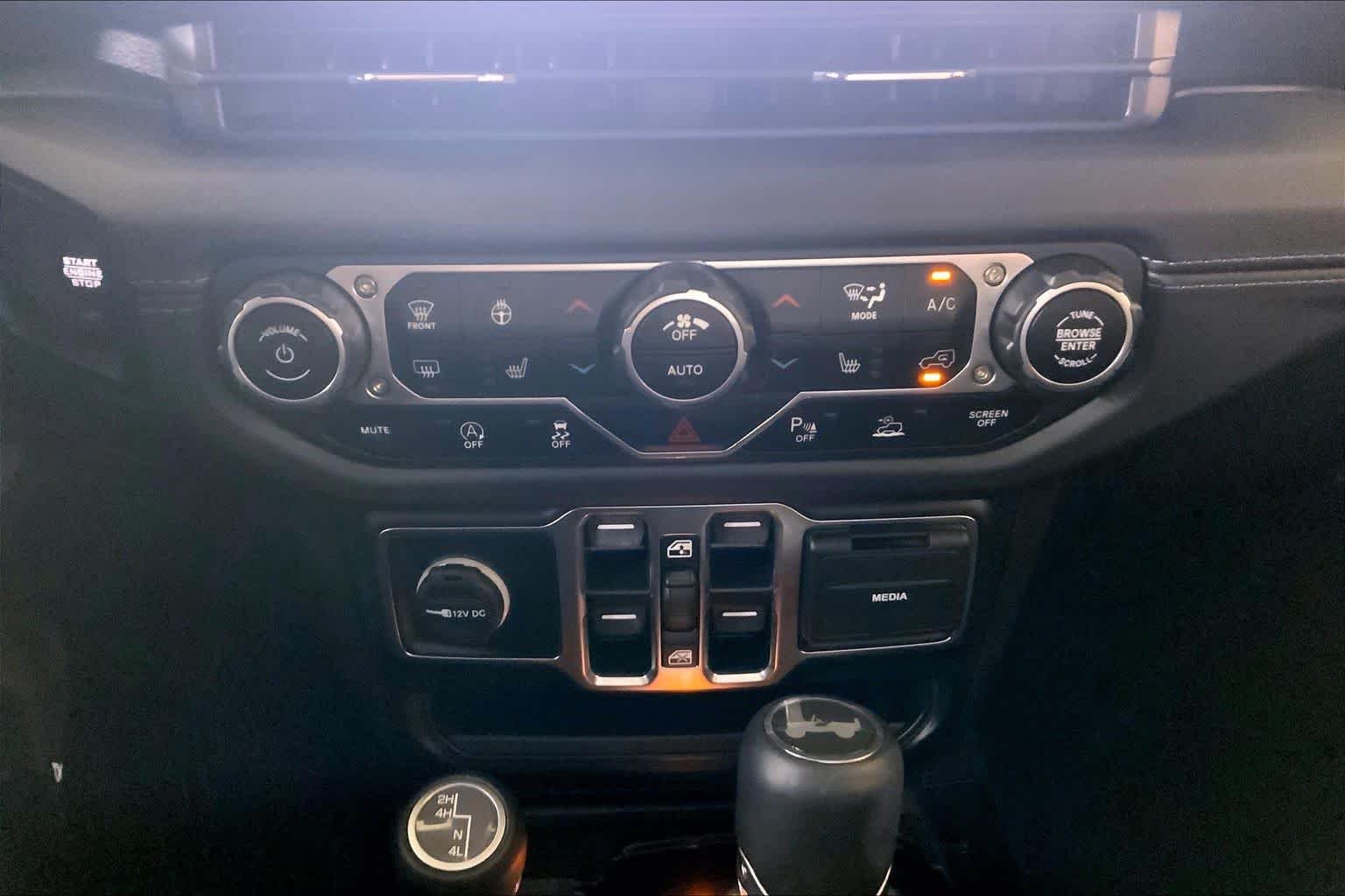 Used 2025 Bright White Clearcoat Jeep Sahara image 34