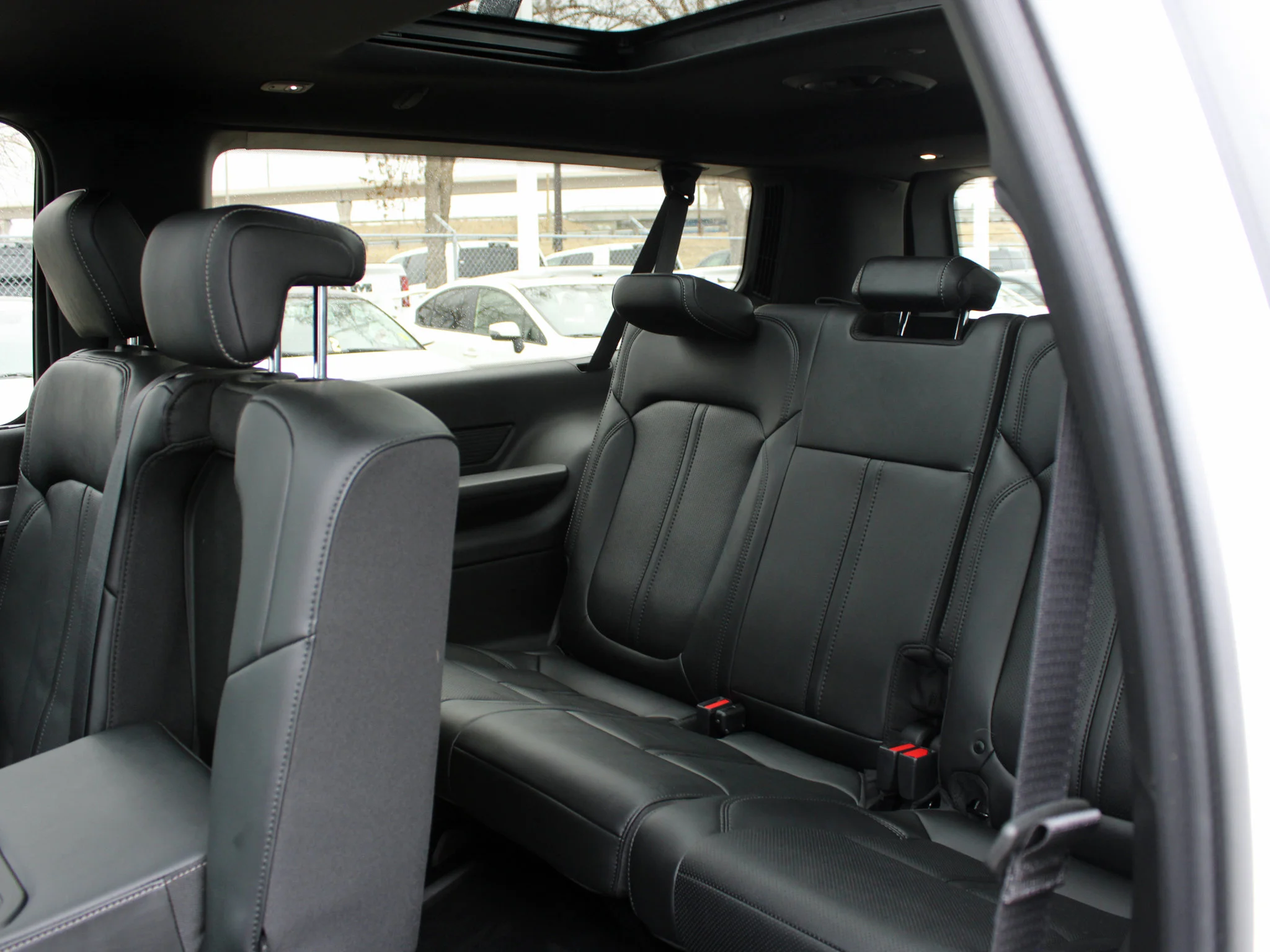 Used 2025 White Jeep Series II Carbide * HD Trailer?Tow | Three Panel Sunroof | 8 Seats | Heated Seats | Apple CarPlay image 22