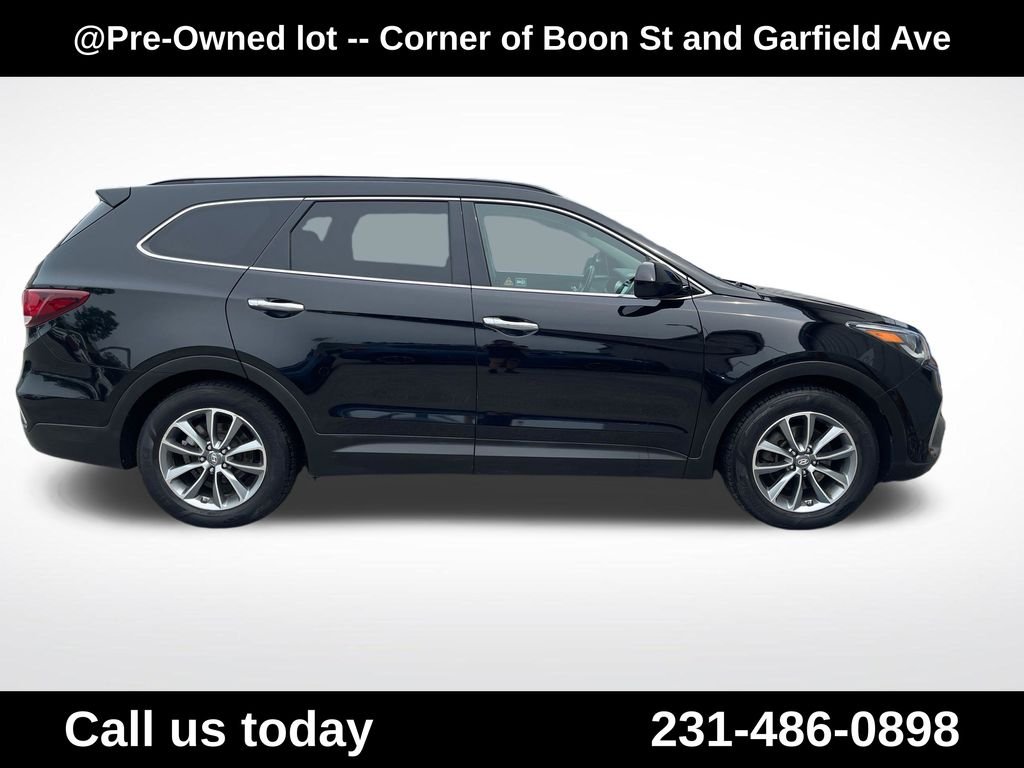 Used 2018 Black Hyundai SE image 6