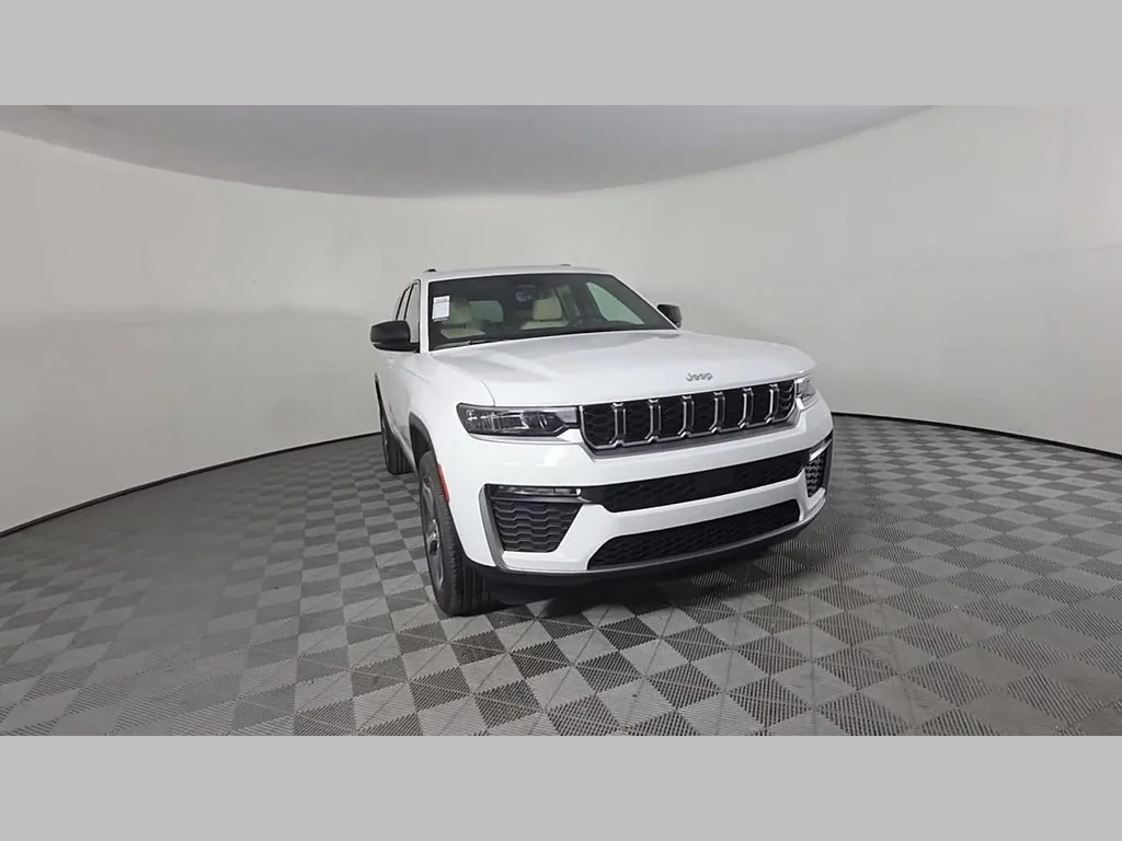 New 2026 Bright White Clear-Coat Exterior Paint Jeep Limited image 43
