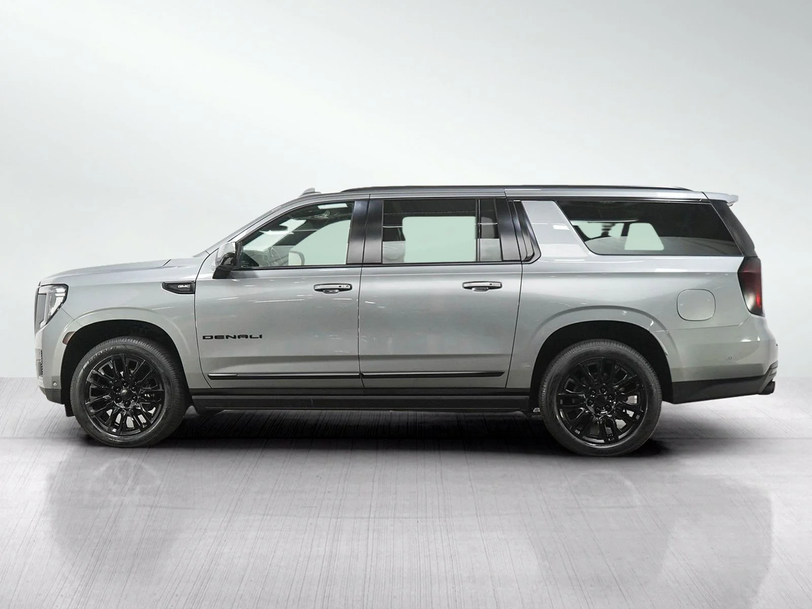 Used 2024 GMC Yukon XL Denali Ultimate with VIN 1GKS2KKL8RR273688 for sale in Bloomington, Minnesota