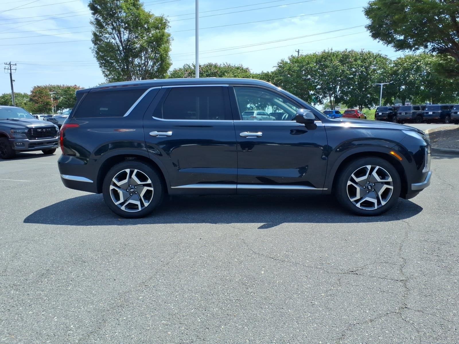 Used 2024 Moonlight Cloud Hyundai Limited image 12