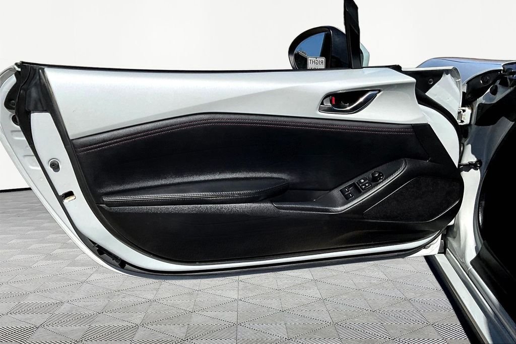 Used 2016 White Mazda Grand Touring image 16