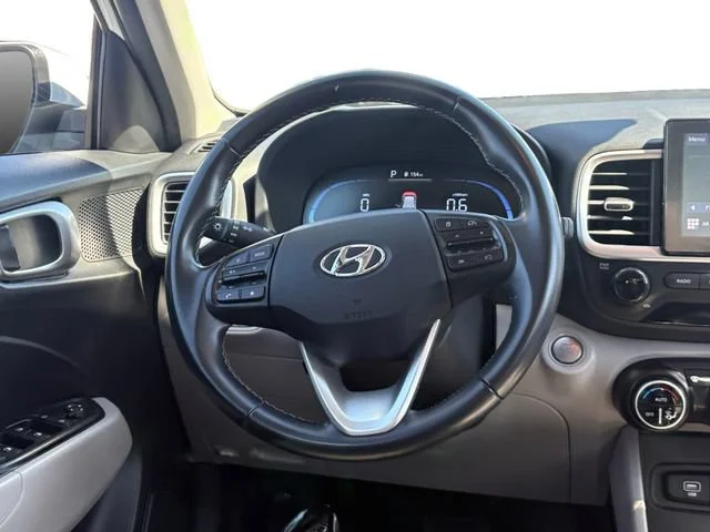 Used 2025 Lunar White Hyundai SEL image 15