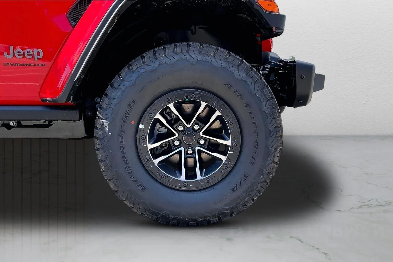 New 2026 Firecracker Red Clear-Coat Exterior Paint Jeep Rubicon X image 28