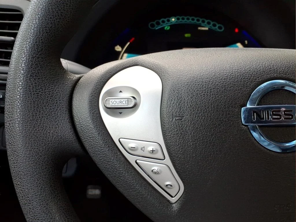 Used 2016 Silver Nissan S image 12