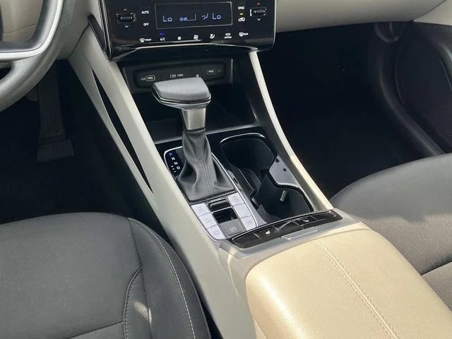 Used 2024 White Hyundai SEL image 14