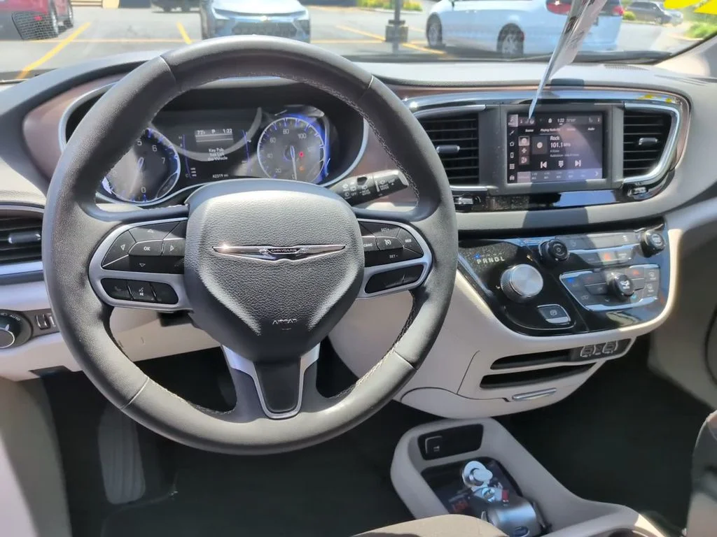 Used 2023 White Chrysler LX image 23