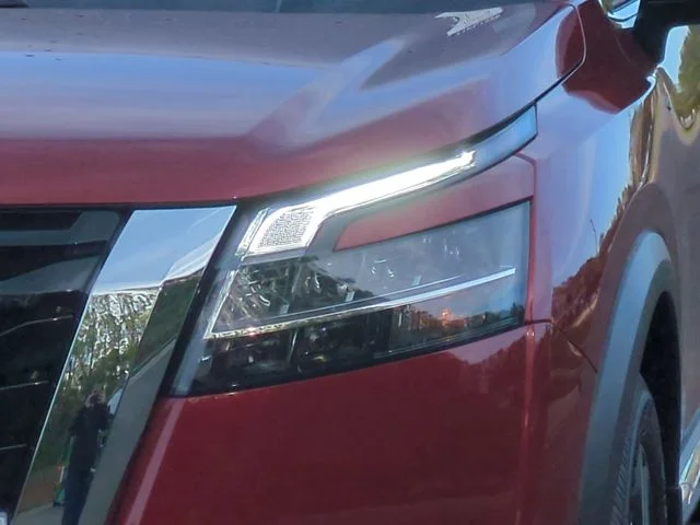 Used 2023 Red Nissan Platinum image 17