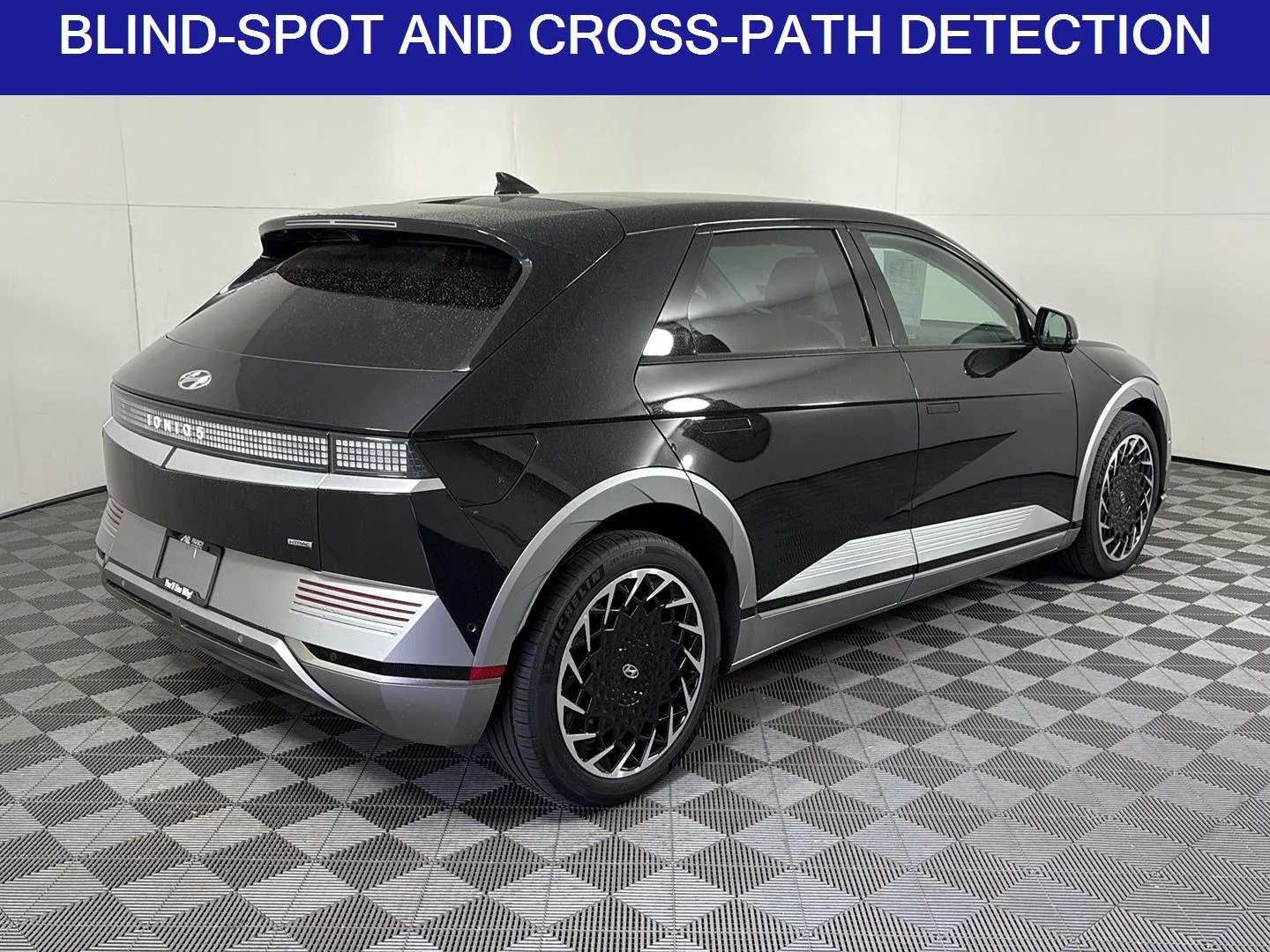 Used 2024 Abyss Black Hyundai Limited image 5