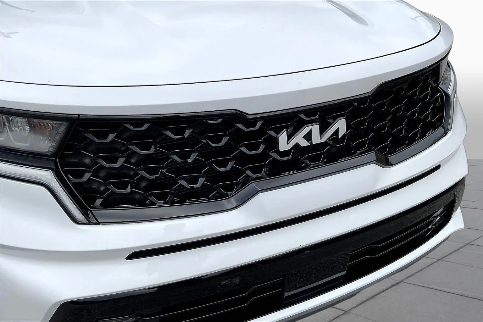 Used 2023 Glacial White Pearl Kia EX image 30