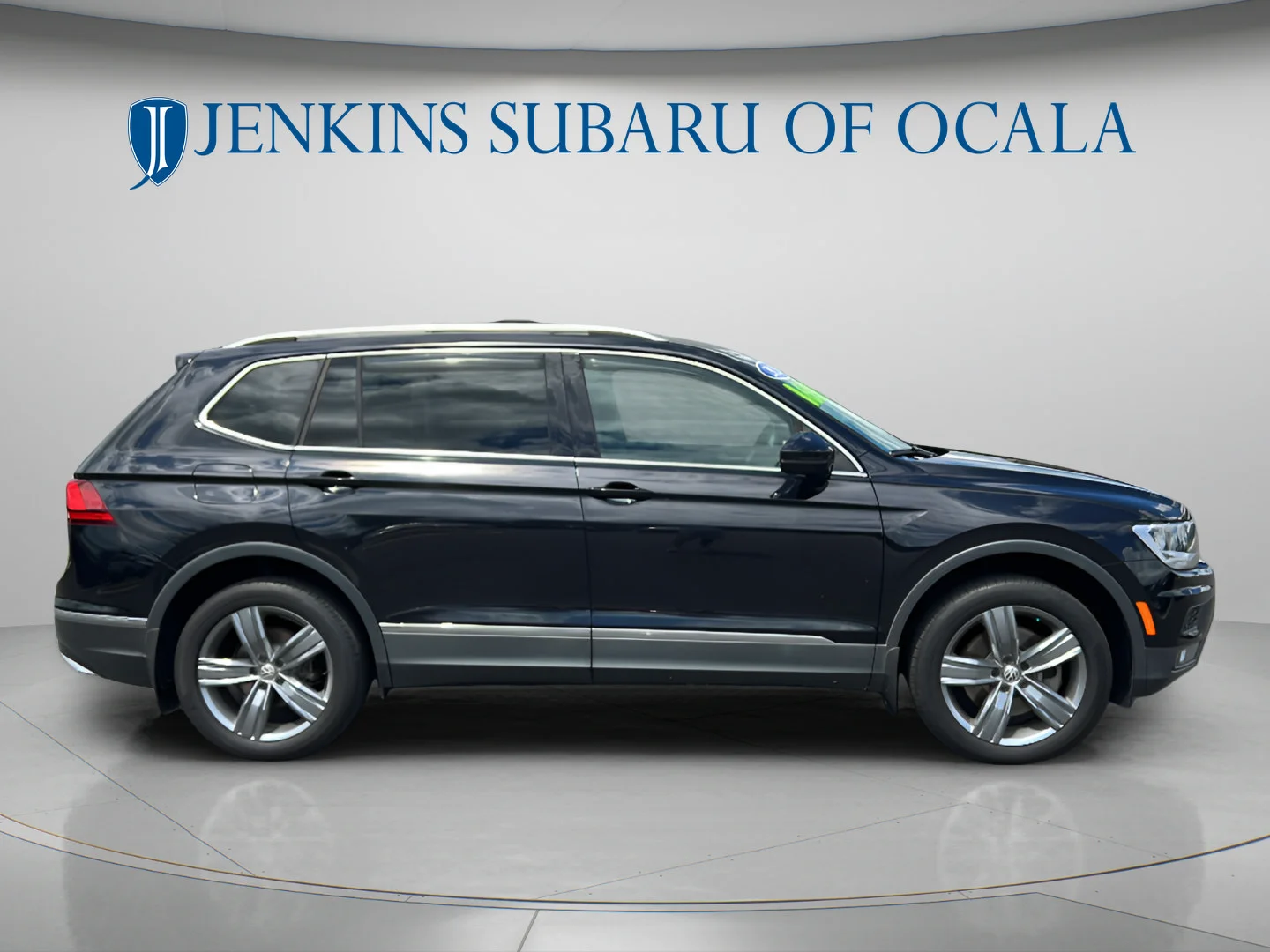 Used 2020 Deep Black Volkswagen SEL image 3