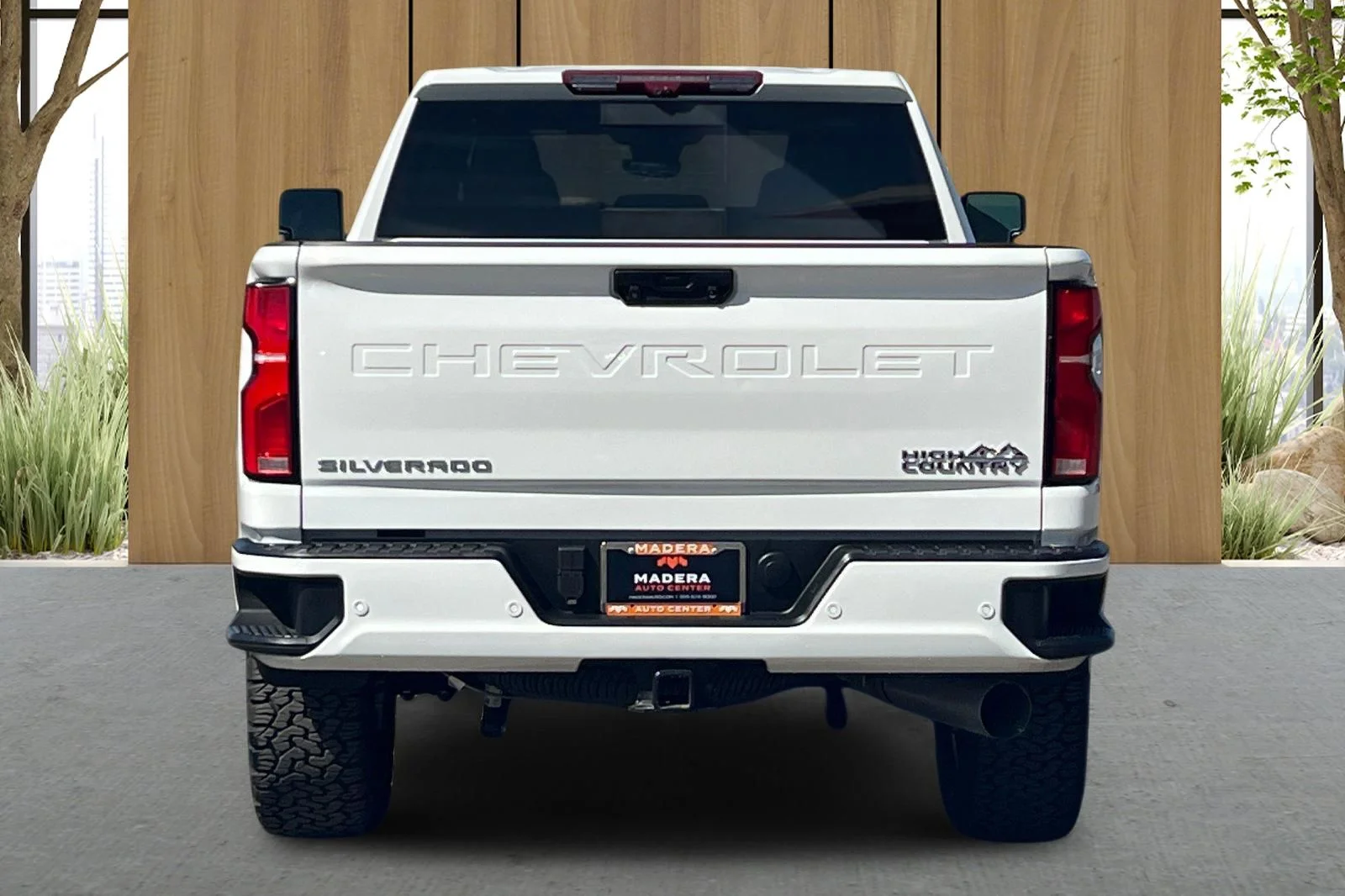 Used 2025 White Chevrolet High Country image 5