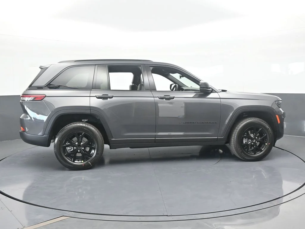 New 2025 Baltic Gray Metallic Clear-Coat Exterior Paint Jeep Altitude X image 7