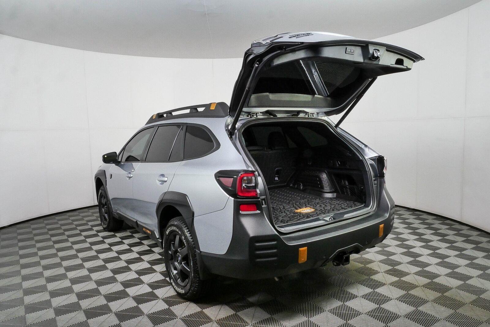 Used 2025 Ice Silver Metallic Subaru Wilderness image 12