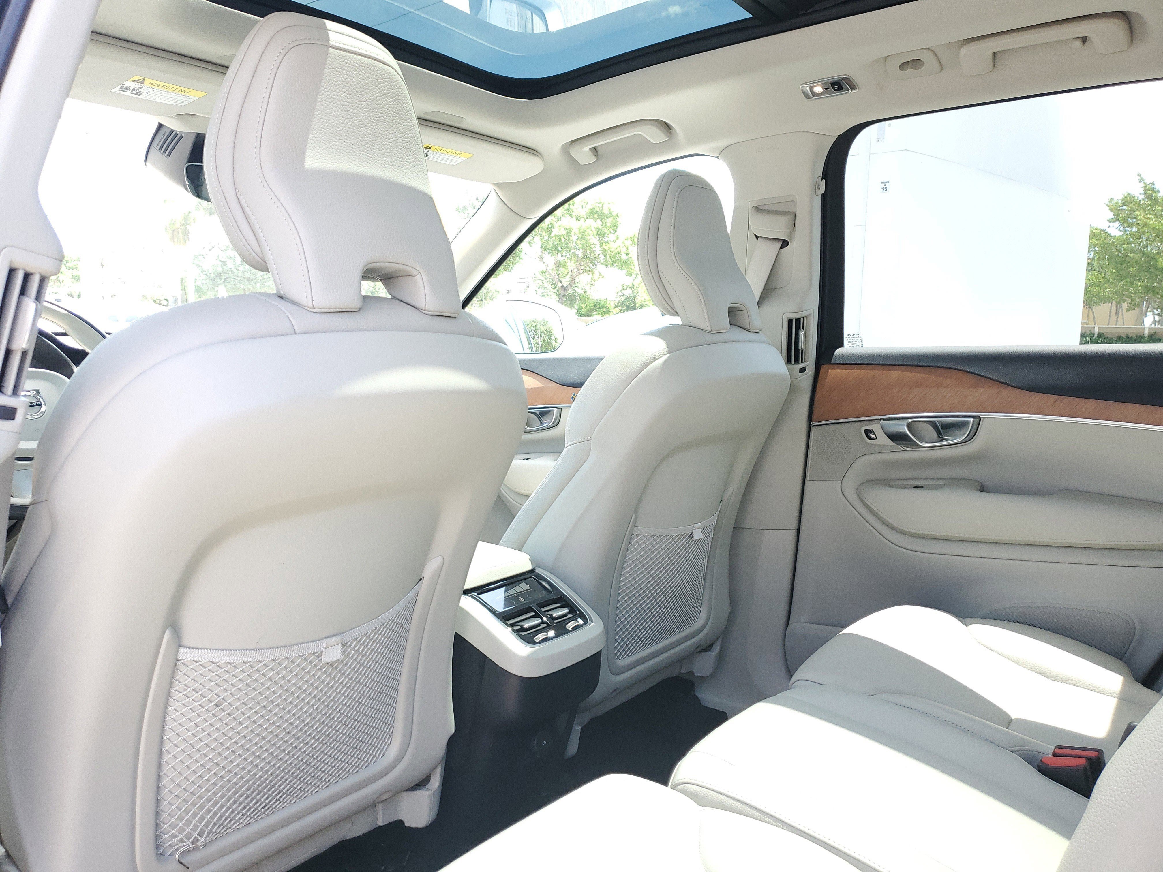 Used 2022 Bright Silver Metallic Volvo Momentum image 16
