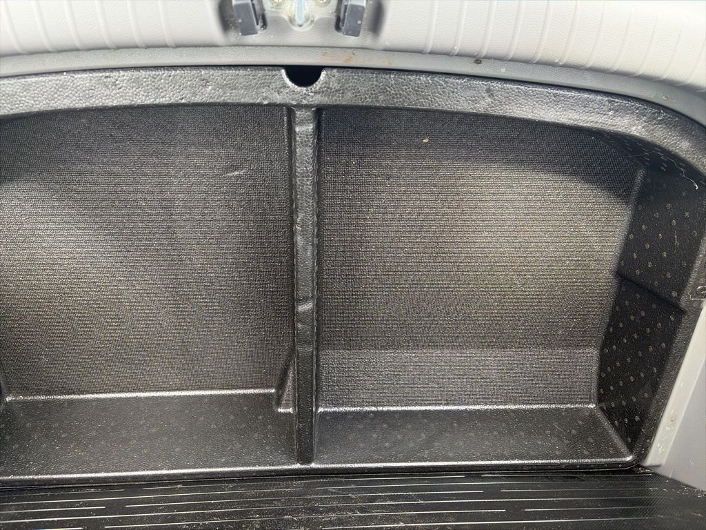 Used 2017 White Kia Base image 16