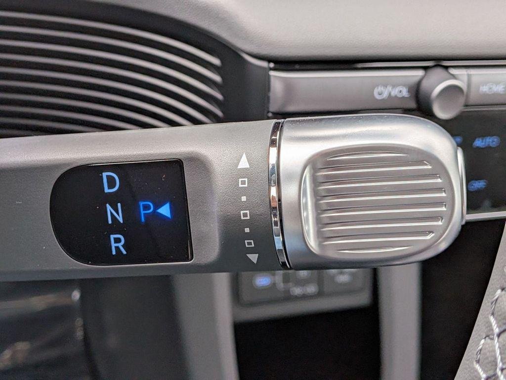 2025 Hyundai IONIQ 5 SE - Photo 17