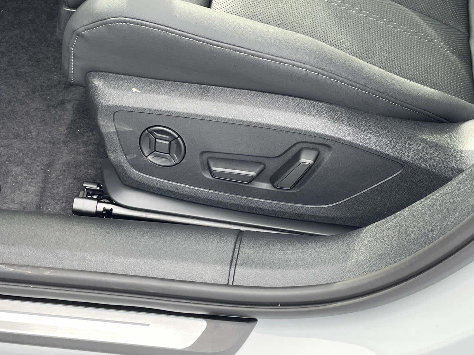 New 2026 2Y2Y/White Audi Premium Plus image 15