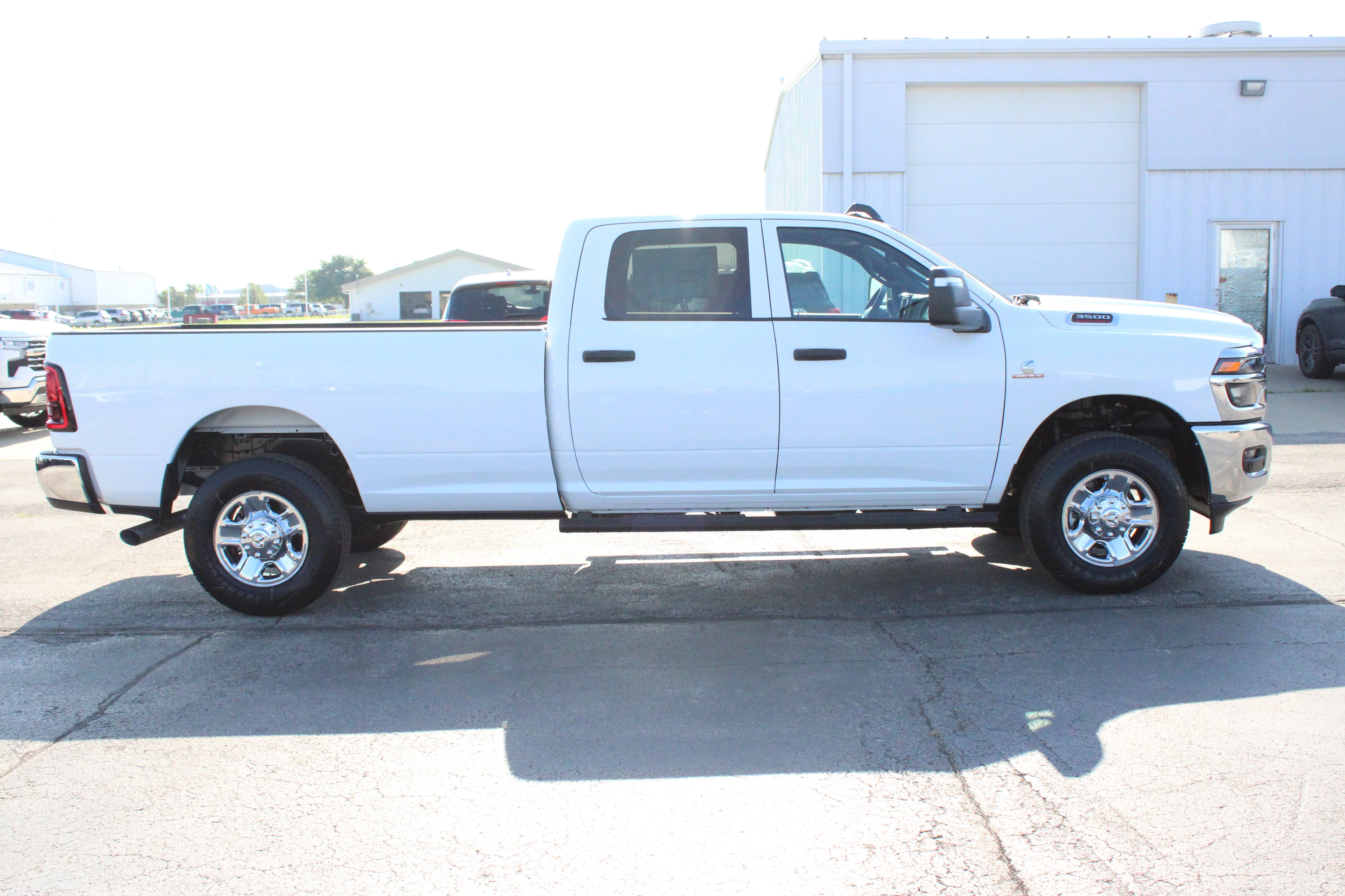 New 2026 Bright White Clear-Coat Exterior Paint RAM Tradesman image 9