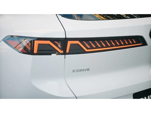 New 2027 Alpine White BMW  image 8