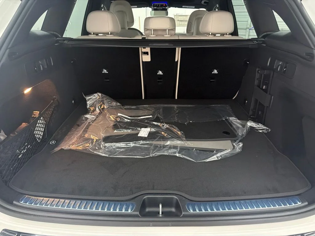 New 2027 White Mercedes-Benz GLC 300 image 23
