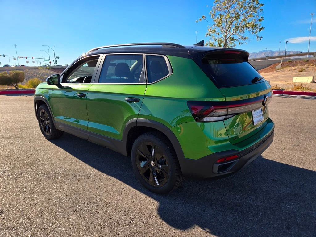 New 2026 Green Volkswagen 1.5T SE Black image 3