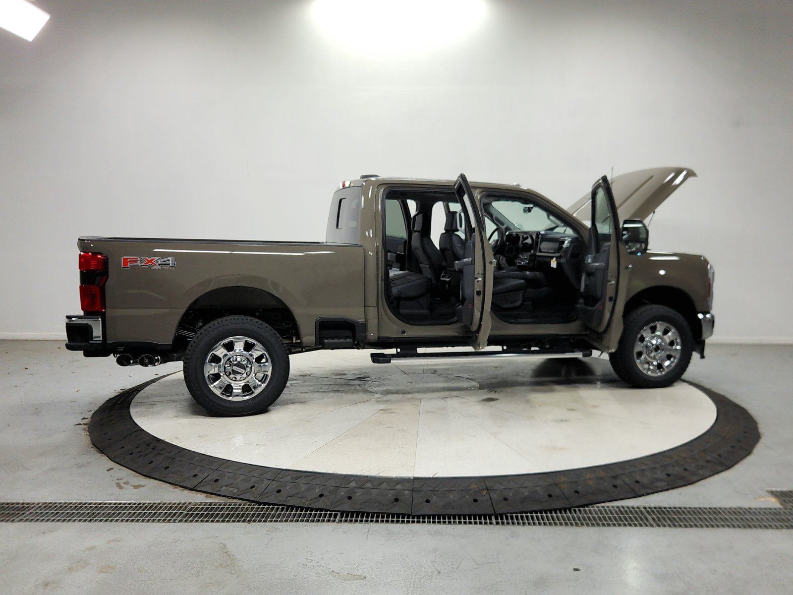 New 2027 Marsh Gray Metallic Ford F-250® Lariat® image 17