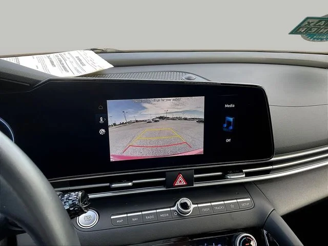 Used 2025 Red Hyundai SEL Convenience image 16
