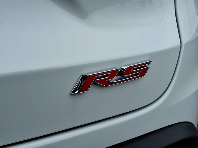 New 2026 Summit White Chevrolet 2RS image 19