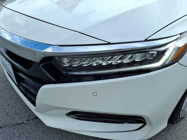 Used 2018 White Honda Touring 2.0T image 17