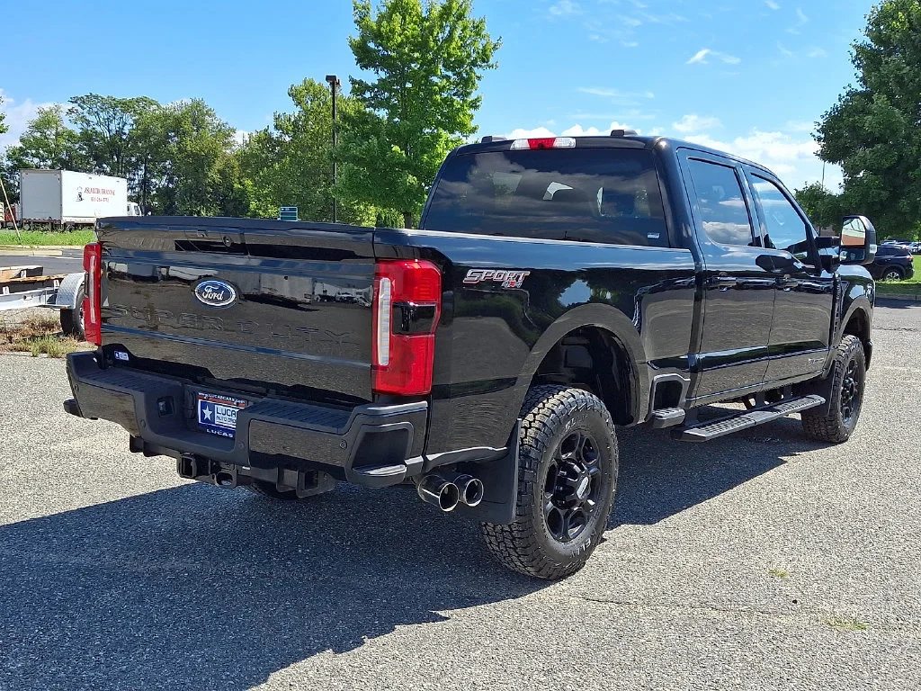 Used 2023  Ford XL image 11