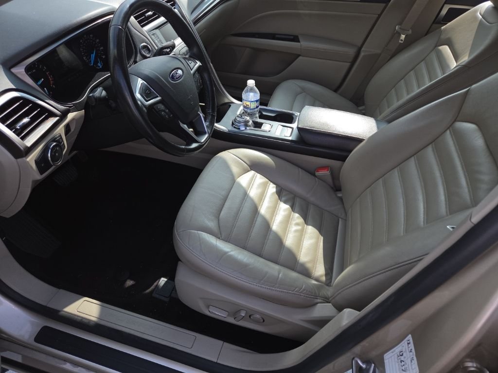 Used 2017 Gold Ford SE image 11
