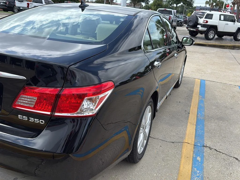 Used 2012 Obsidian Lexus  image 3